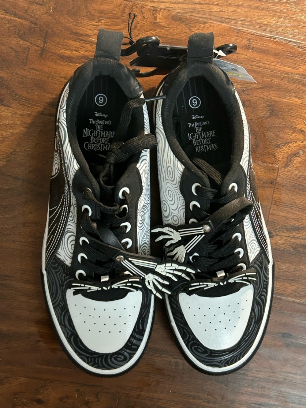 The Nightmare Before Christmas Men's Black & White Skate Sneakers NWOB